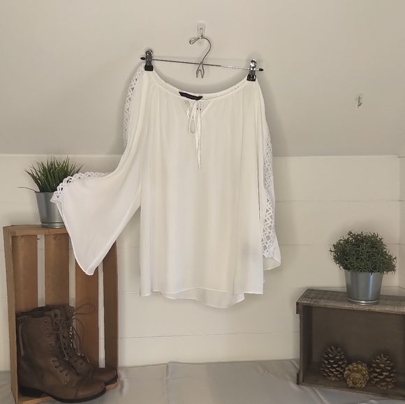 Sweet Zac & Rachel Flowy Boho Blouse with Bell Sleeves - Picture 5 of 9